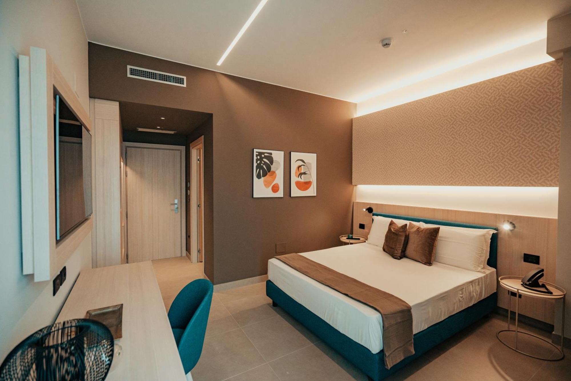 Lumia Hotel 4*